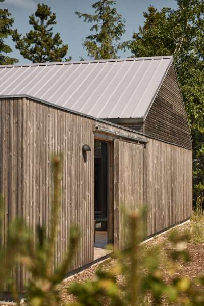 Rib Sheets on the roof set the stage for summer cottage coziness, Torndrupskovvej 3, 9370 Hals, Denmark